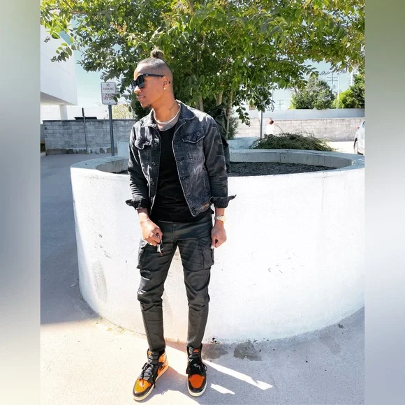 Hello, I’m Mike.👋🏾 - Picture 1 of 7